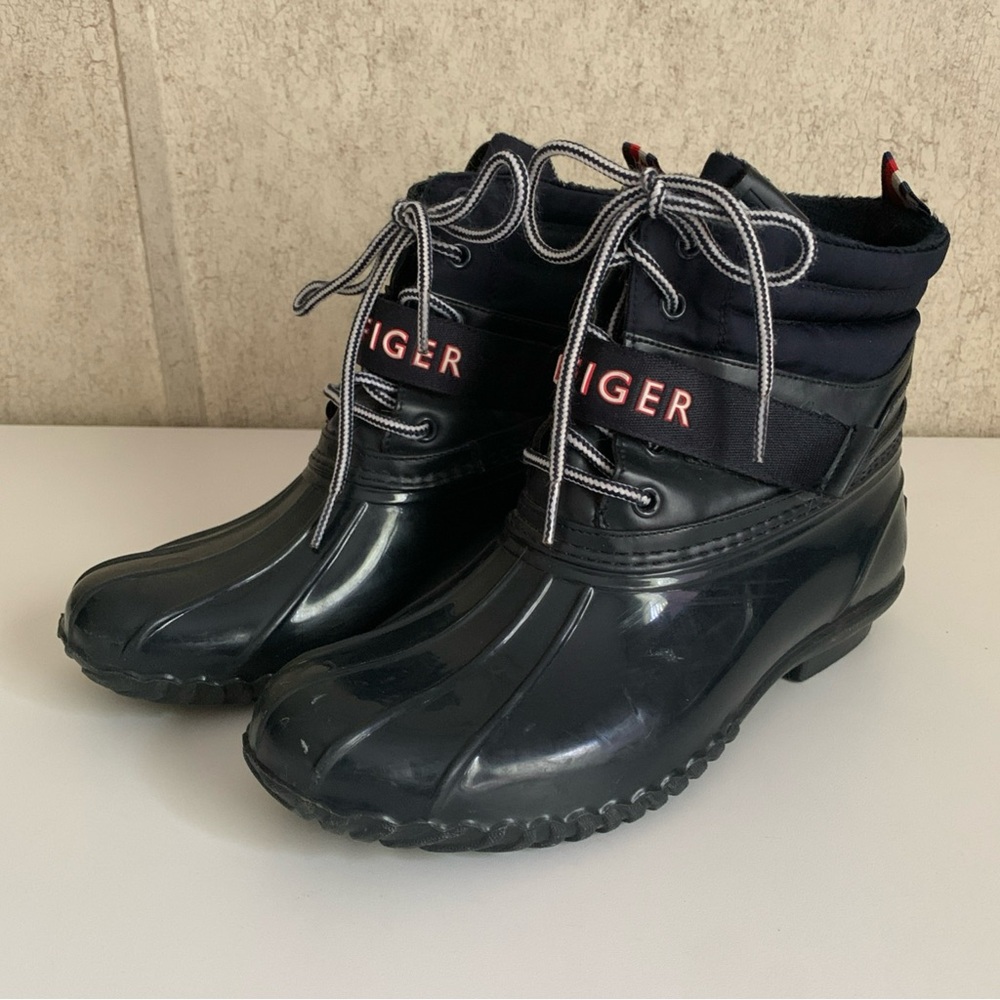 Tommy Hilfiger Rain Boot Huski Navy and Black Ankle Rain Boots size 8